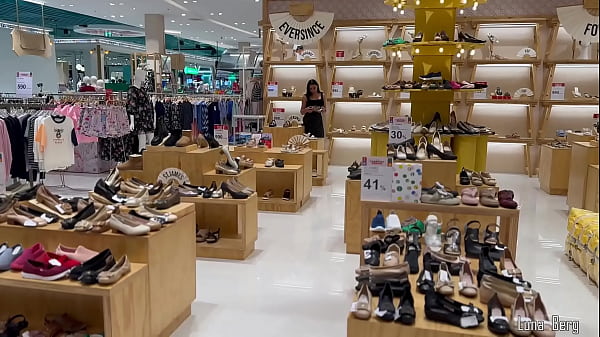 FOOTJOB for a stranger: He bought a HOT MILF shoes and she SATISFIED his desire to CUM on her FEET