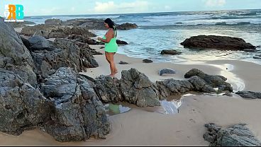 Realizador Baiano – Negao dotado encontrei a Yasmim na praia e fudi a putinha safada na areia. Exibição e sexo amador! COMPLETO RED