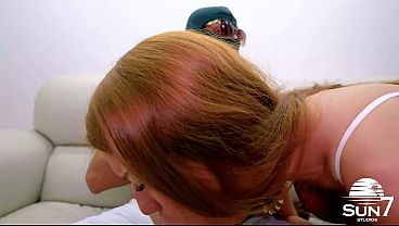 Recheada de Leite: Ruiva peituda e gostosa levando anal hardcore com creampie