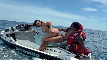 Squirting Hard On a Jet Ski – Luiza Marcato & Jesus Reyes